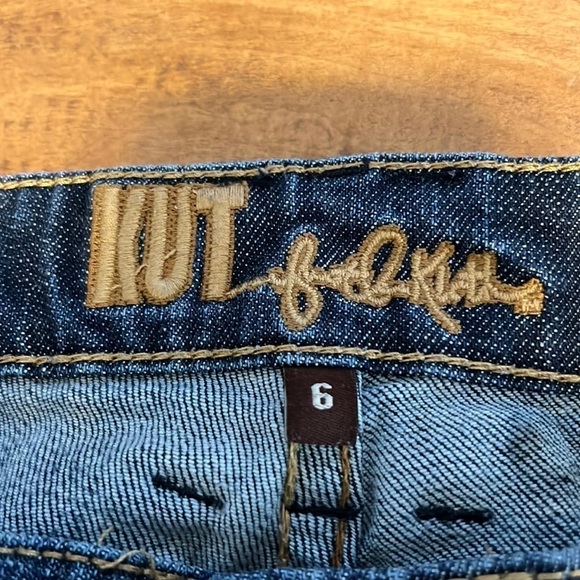 KUT from the Kloth jeans size 6, bootcut, some frayed hems, good condition - Picture 3 of 7
